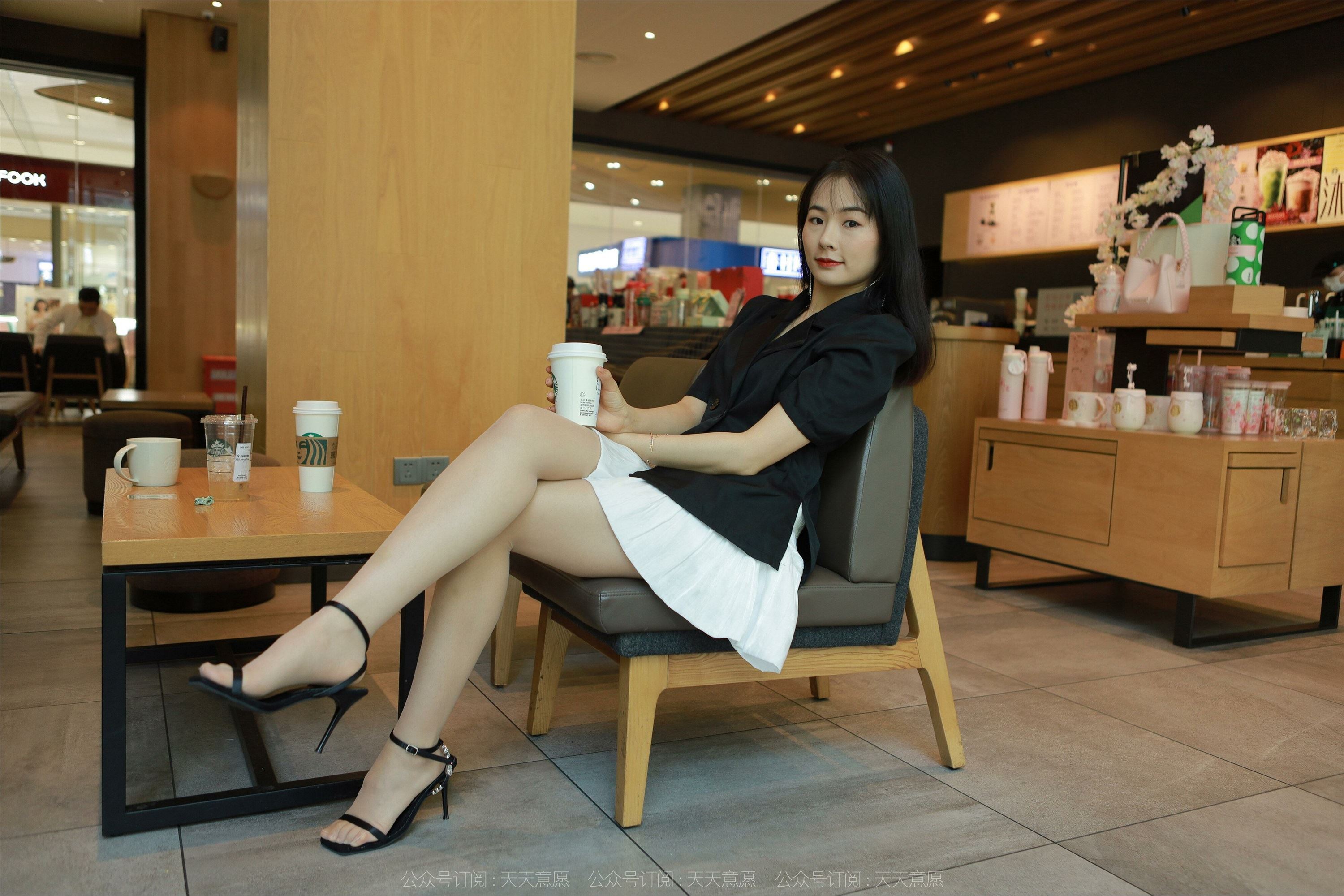 IESS异思趣向  2022.05.06 丝享家 1080：小金《简约黑色凉鞋》